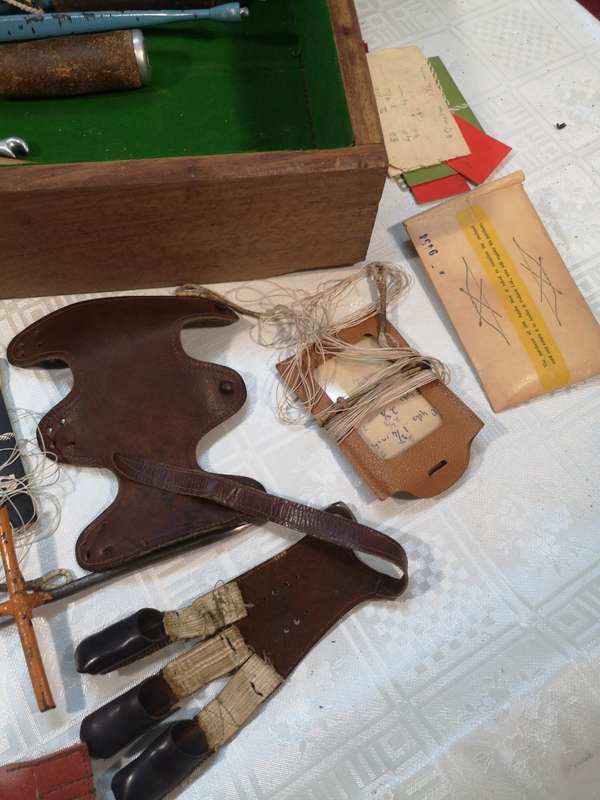 MAGNIFICENT ACCLES & POLLOCK 20TH CENTURY APOLLO ARCHERY SET (COMPLETE WITH 2 BOWS IN SET)