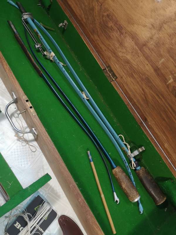 MAGNIFICENT ACCLES & POLLOCK 20TH CENTURY APOLLO ARCHERY SET (COMPLETE WITH 2 BOWS IN SET)