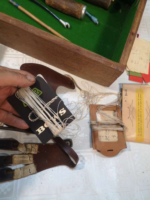 MAGNIFICENT ACCLES & POLLOCK 20TH CENTURY APOLLO ARCHERY SET (COMPLETE WITH 2 BOWS IN SET)