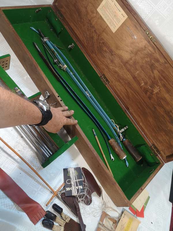 MAGNIFICENT ACCLES & POLLOCK 20TH CENTURY APOLLO ARCHERY SET (COMPLETE WITH 2 BOWS IN SET)