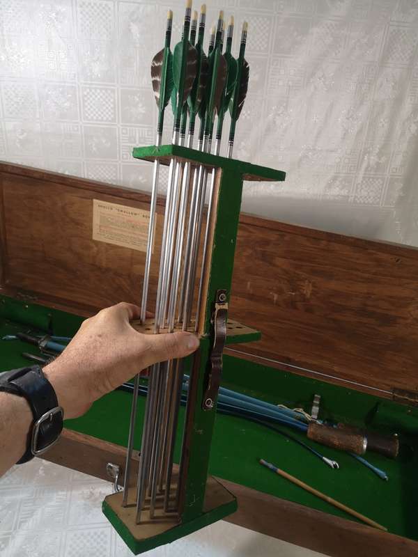 MAGNIFICENT ACCLES & POLLOCK 20TH CENTURY APOLLO ARCHERY SET (COMPLETE WITH 2 BOWS IN SET)