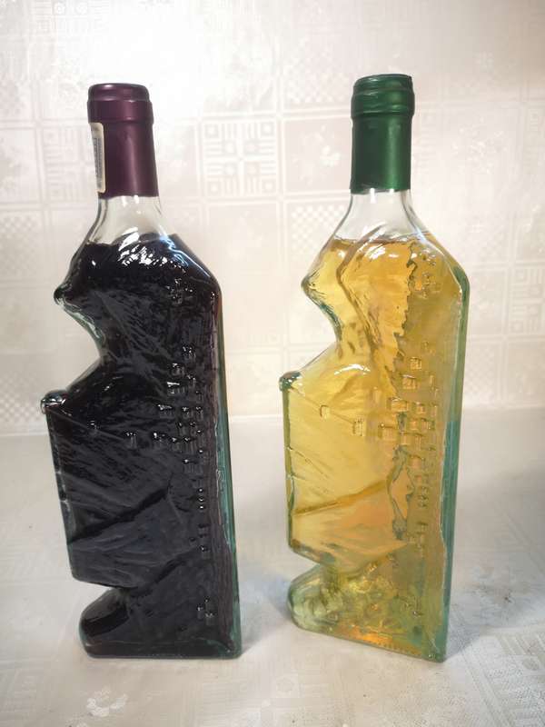 Collectable Zevenwacht Moutain Range Wine - Unique Table Mountain Shaped Bottles - Full