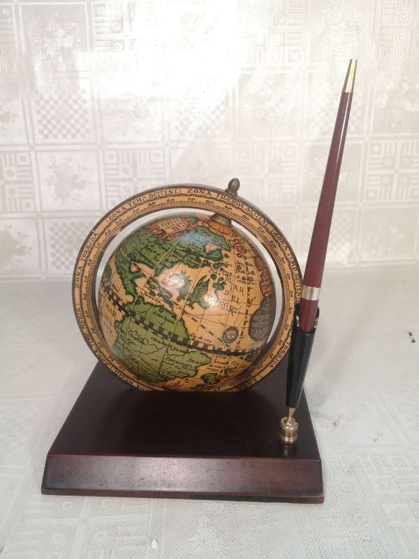 BEAUTIFUL VINTAGE GLOBE AND PEN STAND (Good condition)