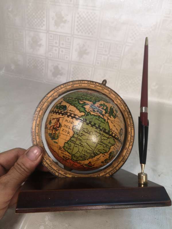 BEAUTIFUL VINTAGE GLOBE AND PEN STAND (Good condition)