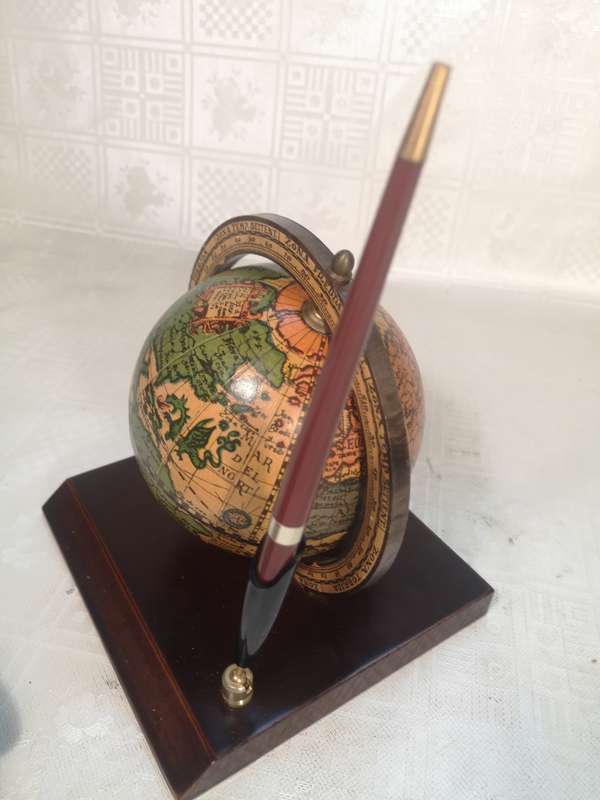 BEAUTIFUL VINTAGE GLOBE AND PEN STAND (Good condition)
