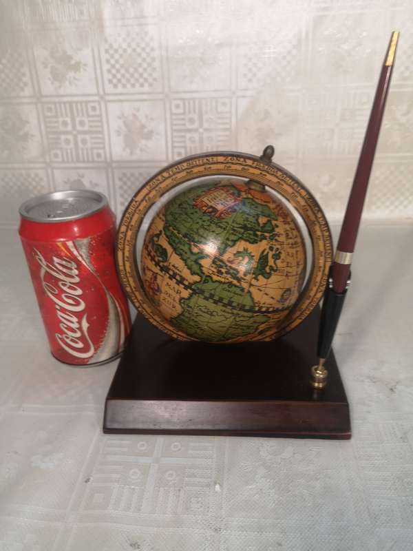 BEAUTIFUL VINTAGE GLOBE AND PEN STAND (Good condition)