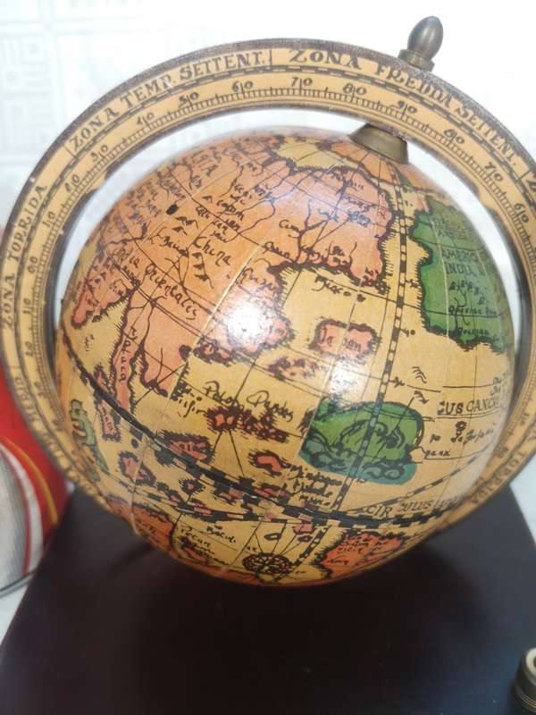 BEAUTIFUL VINTAGE GLOBE AND PEN STAND (Good condition)