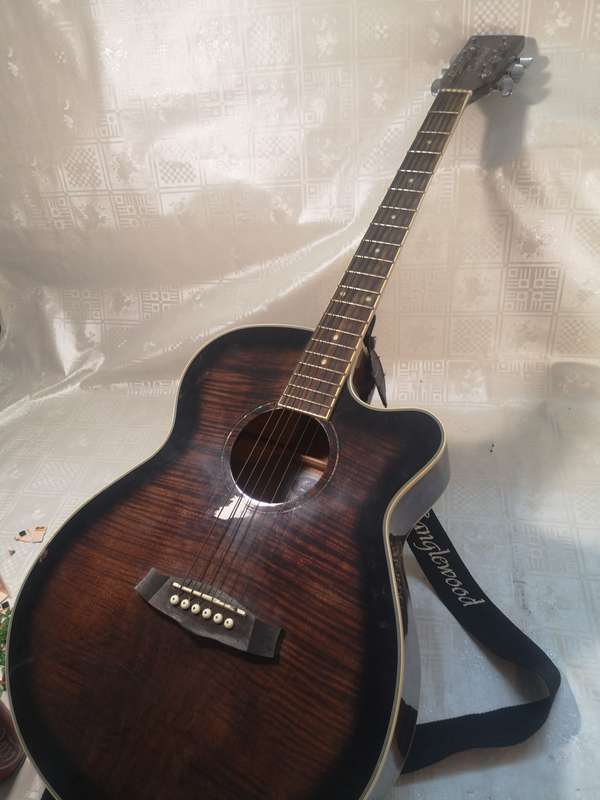Exquisite Tanglewood Electro Acoustic DBT SFCE AVB Discovery 6-string Guitar (Full Size)