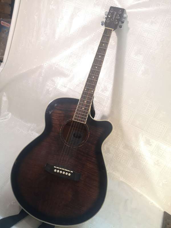 Exquisite Tanglewood Electro Acoustic DBT SFCE AVB Discovery 6-string Guitar (Full Size)
