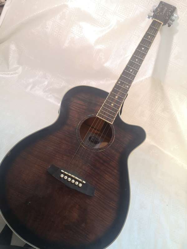 Exquisite Tanglewood Electro Acoustic DBT SFCE AVB Discovery 6-string Guitar (Full Size)