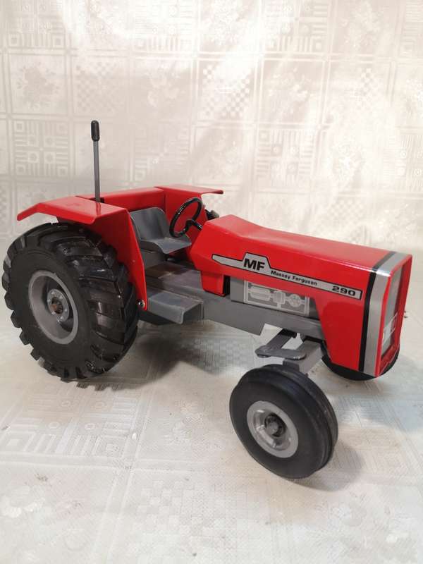 ABSOLUTELY MINT MASSEY FERGUSON 290 METAL STRIKE TOY