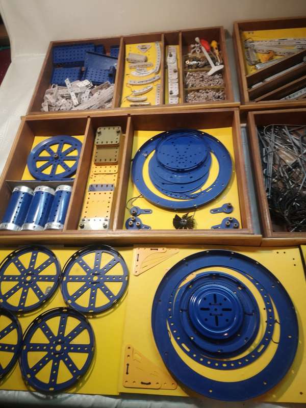 ABSOLUTELY MASSIVE!!! VINTAGE 1973 MECCANO OUTFIT NO.10 IN GIANT ORIGINAL WOODEN CASE & ALL MANUALS