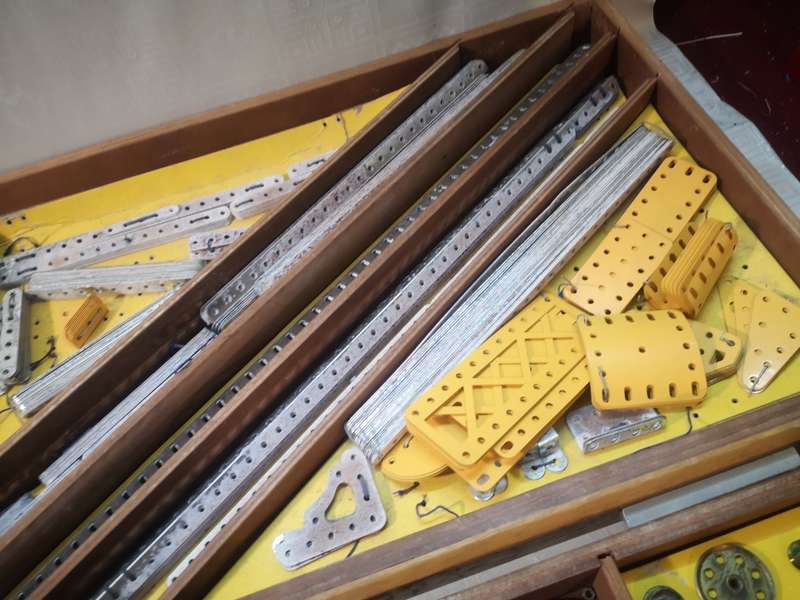 ABSOLUTELY MASSIVE!!! VINTAGE 1973 MECCANO OUTFIT NO.10 IN GIANT ORIGINAL WOODEN CASE & ALL MANUALS