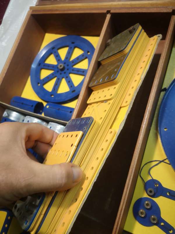 ABSOLUTELY MASSIVE!!! VINTAGE 1973 MECCANO OUTFIT NO.10 IN GIANT ORIGINAL WOODEN CASE & ALL MANUALS