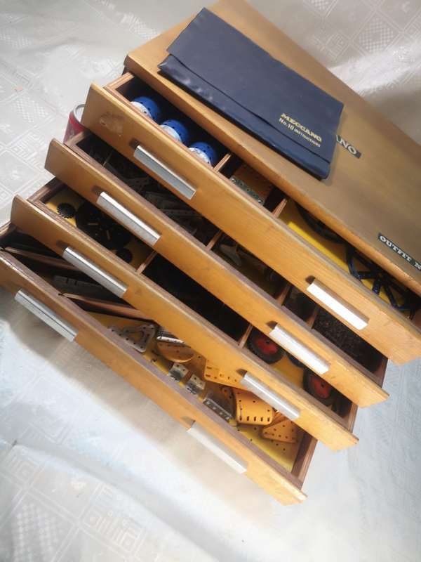 ABSOLUTELY MASSIVE!!! VINTAGE 1973 MECCANO OUTFIT NO.10 IN GIANT ORIGINAL WOODEN CASE & ALL MANUALS
