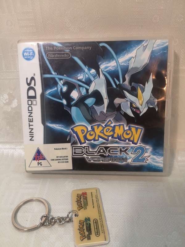 ORIGINAL POKEMON BLACK VERSION 2 DS GAME + COLLECTORS KEYRING