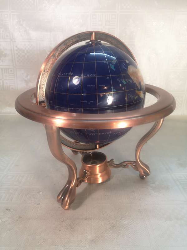 STUNNING WORLD GLOBE ON A BRASS TABLE STAND