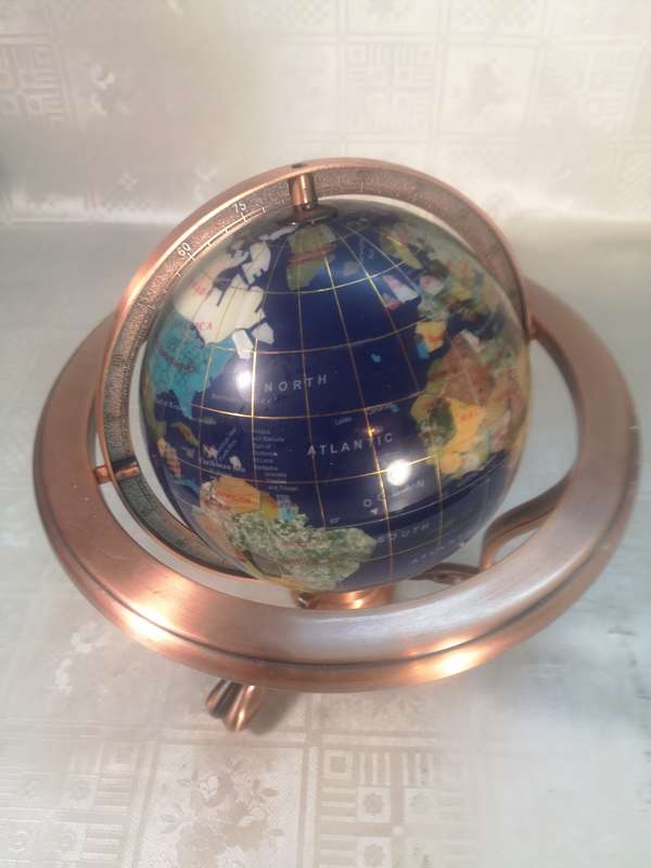 STUNNING WORLD GLOBE ON A BRASS TABLE STAND