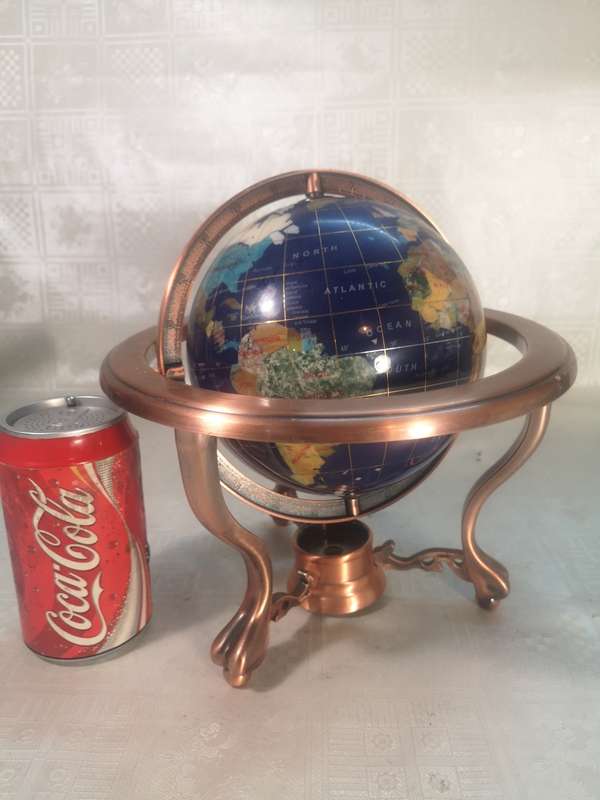 STUNNING WORLD GLOBE ON A BRASS TABLE STAND