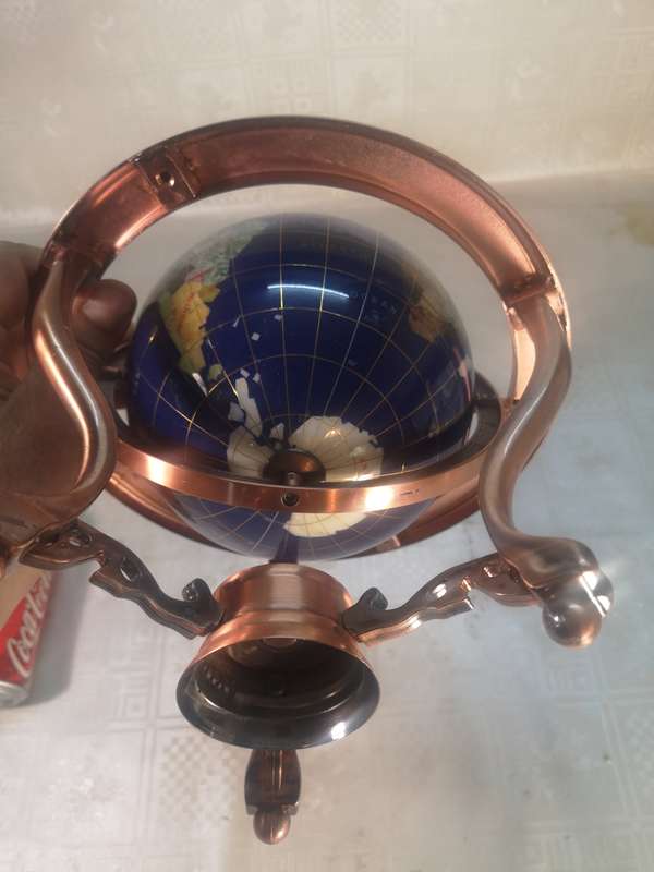 STUNNING WORLD GLOBE ON A BRASS TABLE STAND