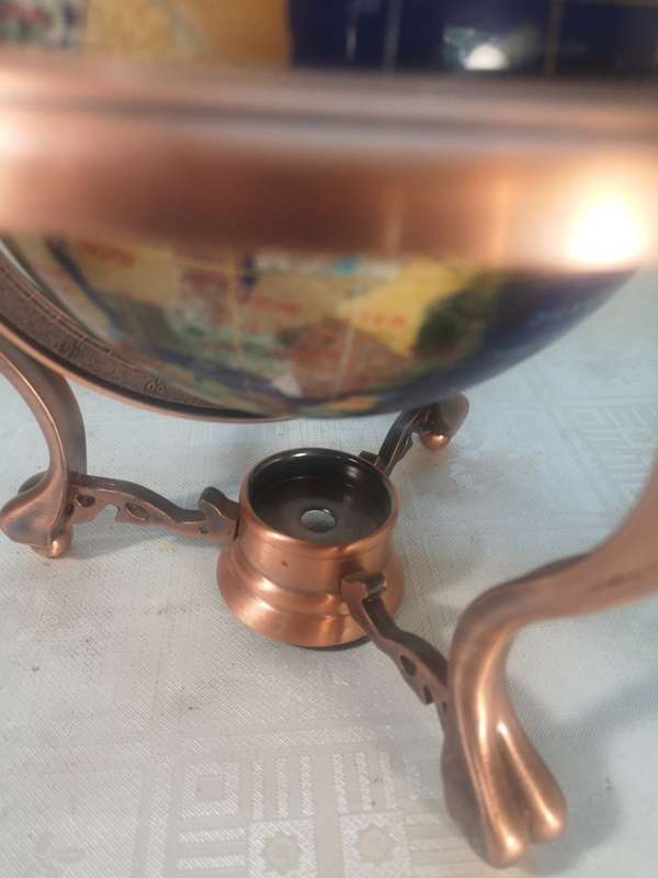 STUNNING WORLD GLOBE ON A BRASS TABLE STAND