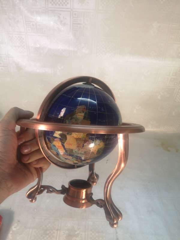 STUNNING WORLD GLOBE ON A BRASS TABLE STAND