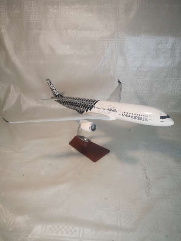VERY LARGE AIRBUS A350 RESIN AIRCRAFT 1/142 ON DISPLAY STAND