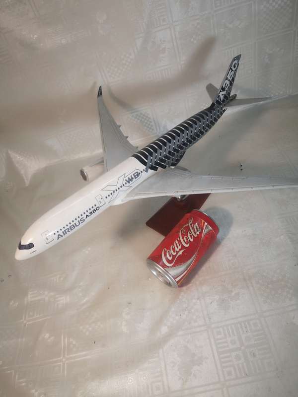 VERY LARGE AIRBUS A350 RESIN AIRCRAFT 1/142 ON DISPLAY STAND
