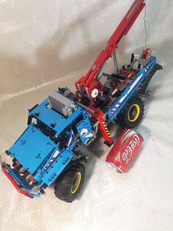 Gigantic 42070 LEGO Technic 6x6 All Terrain Tow Truck