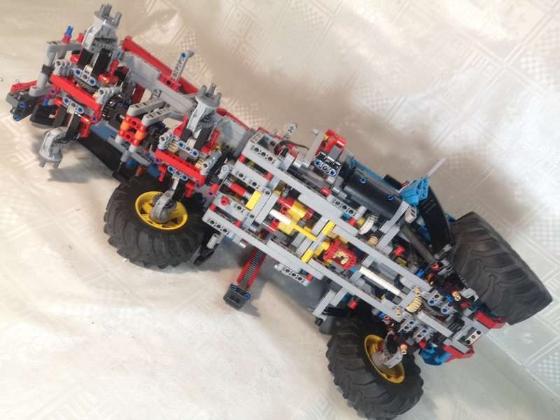 Gigantic 42070 LEGO Technic 6x6 All Terrain Tow Truck