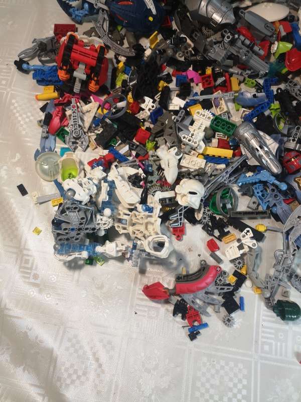 HUGE BUNDLE OF LEGO TECHNIC BUILDING MODELS AND PARTS