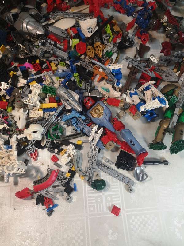 HUGE BUNDLE OF LEGO TECHNIC BUILDING MODELS AND PARTS