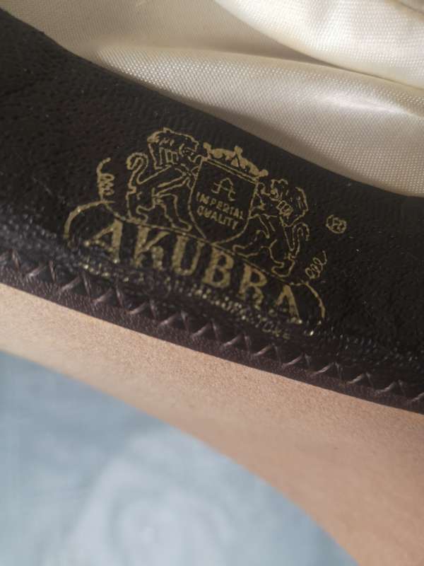 STUNNING BEIGE AUSTRALIAN AKUBRA HAT (SIZE XL)