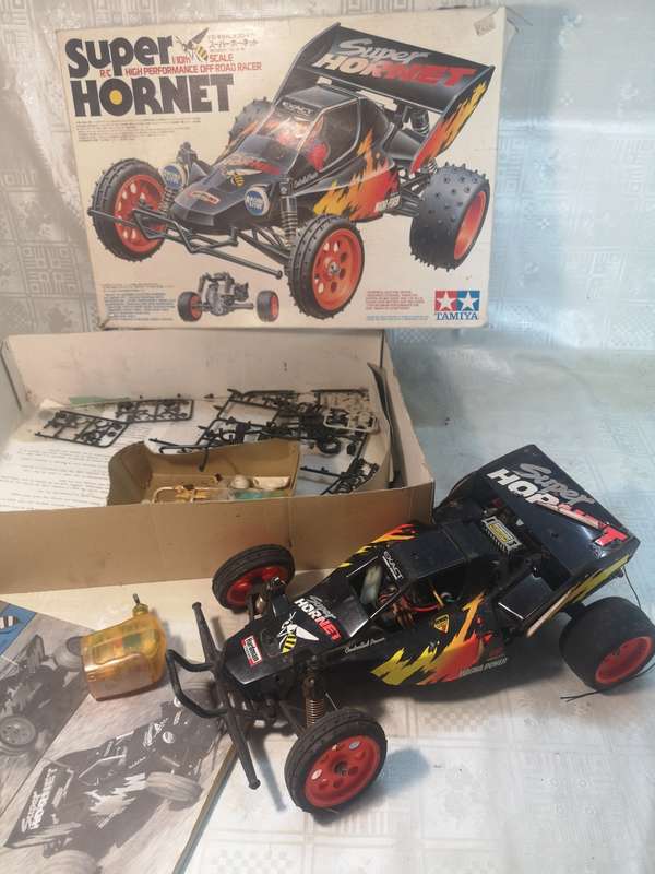 TAMIYA SUPER HORNET 1/10 SCALE WITH CHARGER, MANUAL AND BOX