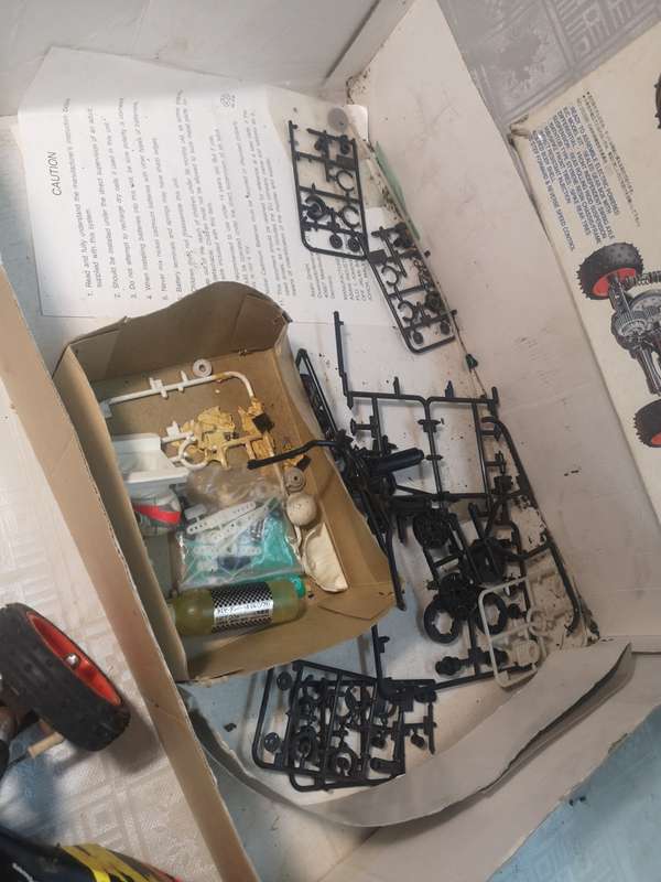 TAMIYA SUPER HORNET 1/10 SCALE WITH CHARGER, MANUAL AND BOX