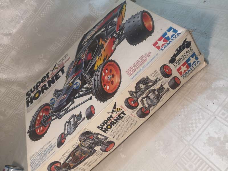 TAMIYA SUPER HORNET 1/10 SCALE WITH CHARGER, MANUAL AND BOX