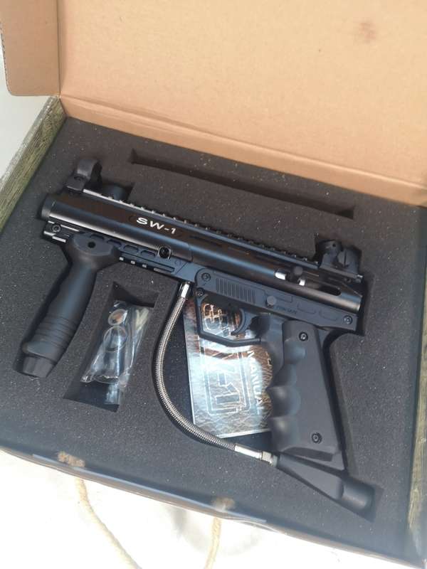 VALKEN BLACKHAWK SW1 PAINTBALL GUN - LIKE NEW COMPLETE IN BOX