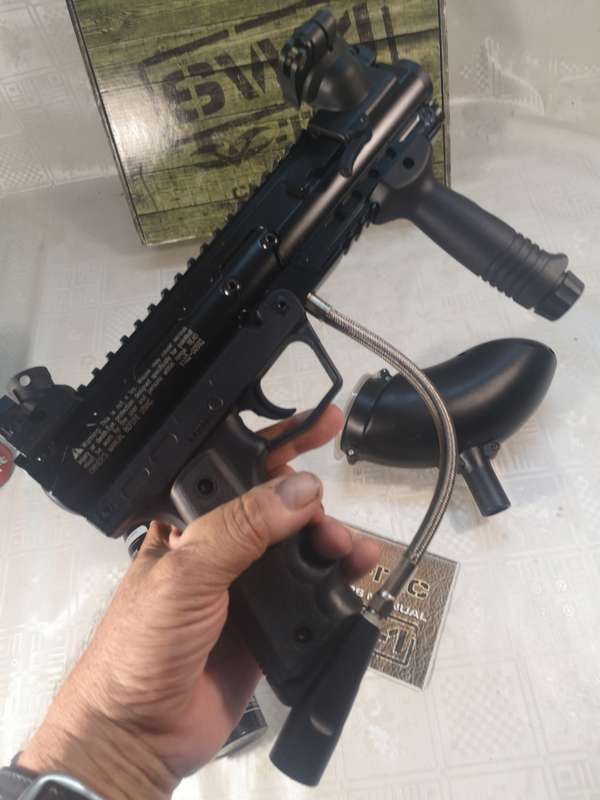 VALKEN BLACKHAWK SW1 PAINTBALL GUN - LIKE NEW COMPLETE IN BOX