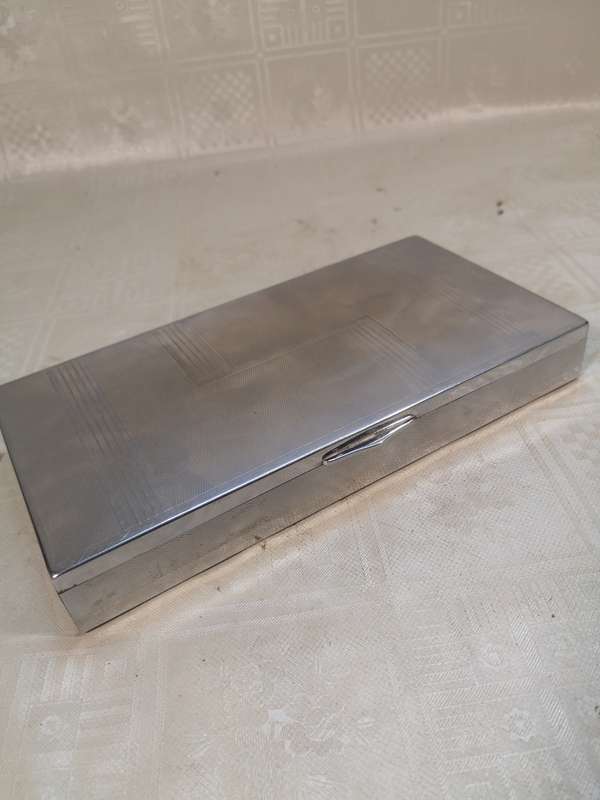 VINTAGE LARGE ART DECO ARISTOCRAT SILVER PLATED CIGARETTE BOX WITH WOODEN LININGS