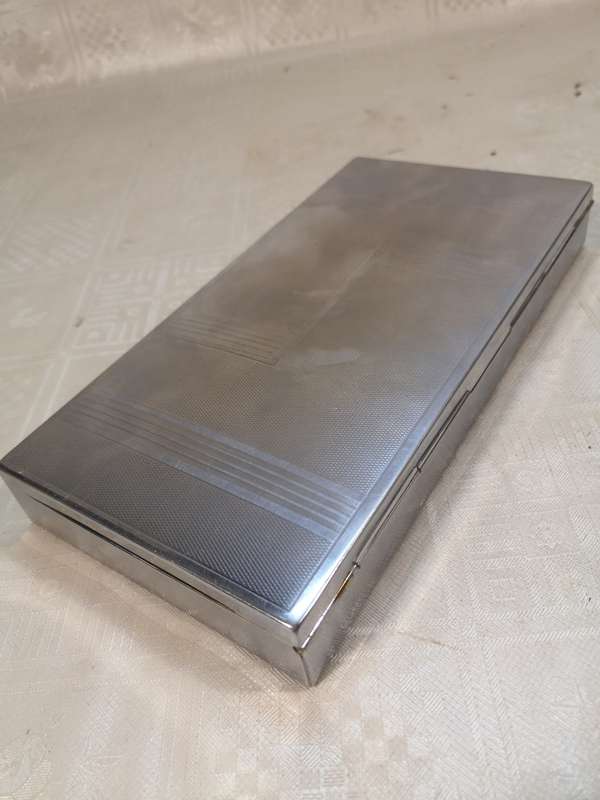 VINTAGE LARGE ART DECO ARISTOCRAT SILVER PLATED CIGARETTE BOX WITH WOODEN LININGS