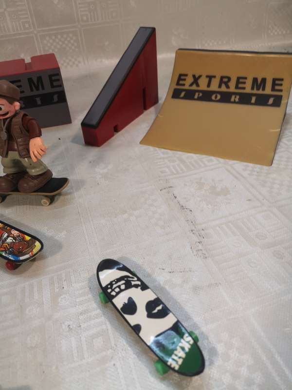 COMPLETE EXTREME SPORT FINGERBOARD SKATEBOARD PARK SET