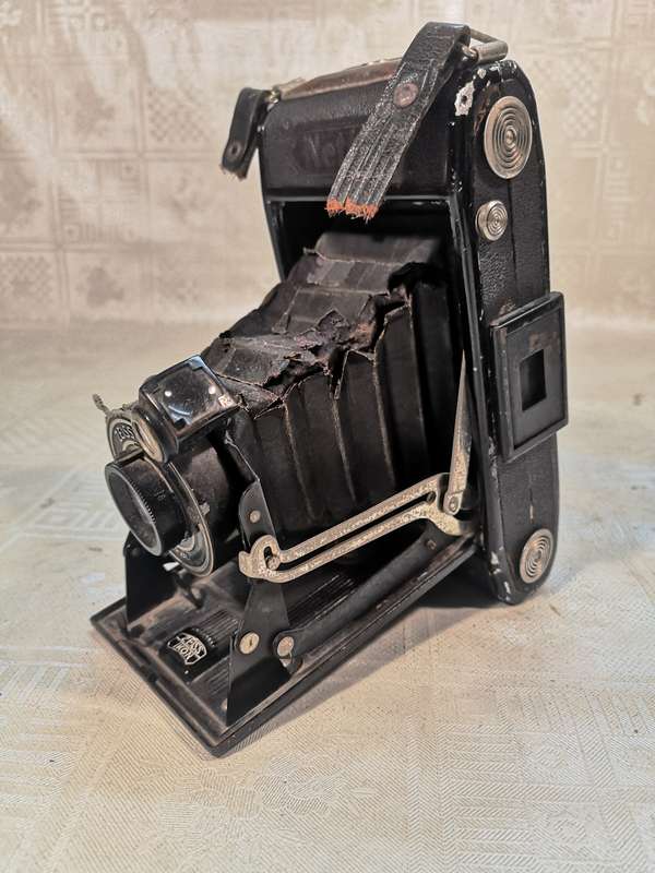 VINTAGE ZEISS IKON FOLDING CAMERA