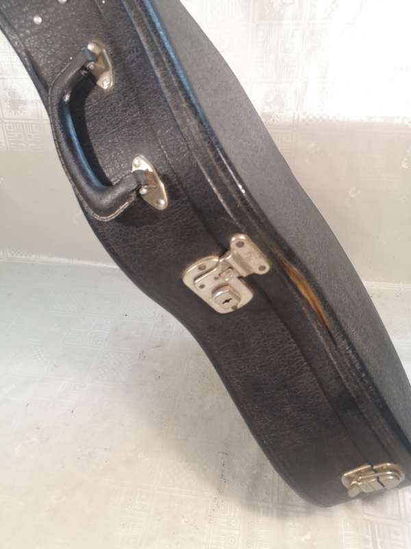 VINTAGE JAPANESE ACOUSTIC GUITAR IN A BEAUTIFUL CASE