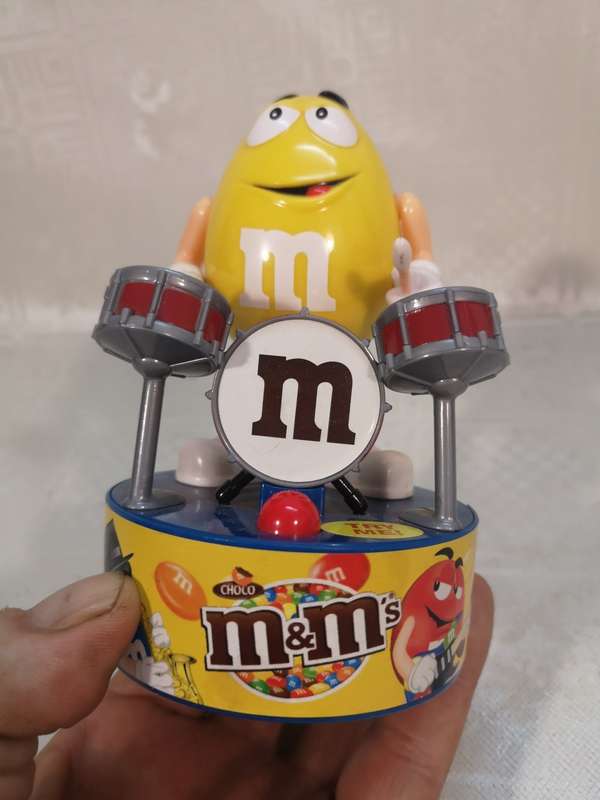 COLLECTORS ROCK STAR DRUMMER M&M MUSICAL FIGURINE (WORKING) 3 OF 6