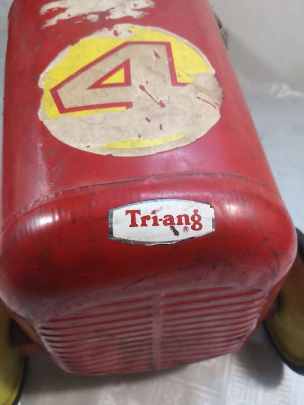 MAGNIFICENT!! VERY RARE VINTAGE 1950`S TRIANG SPRINGBOK PEDAL CAR