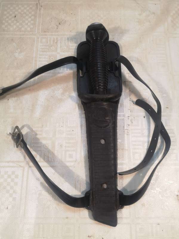 VINTAGE ETERNAL DIVING KNIFE WITH RUBBER SHEATH