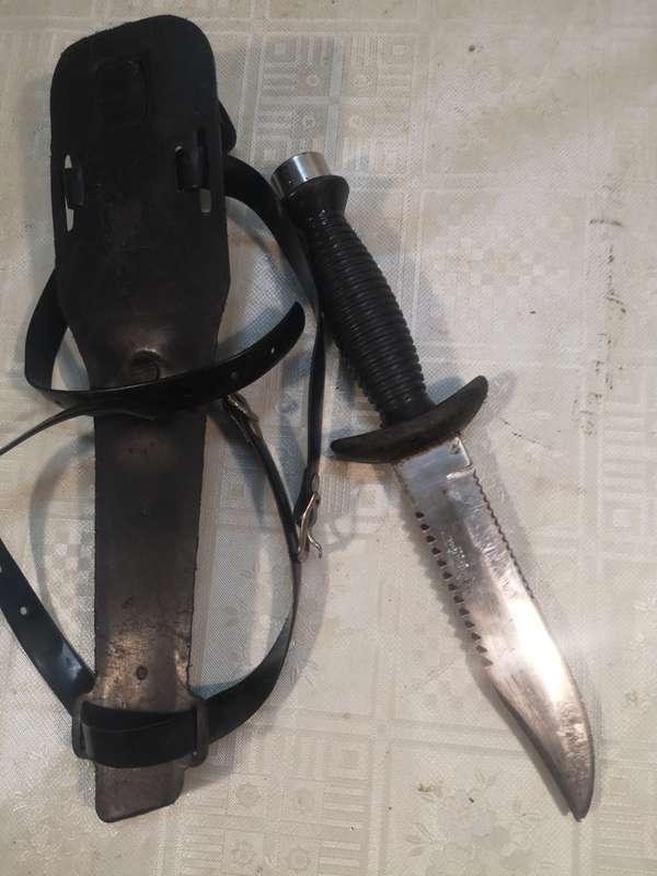 VINTAGE ETERNAL DIVING KNIFE WITH RUBBER SHEATH