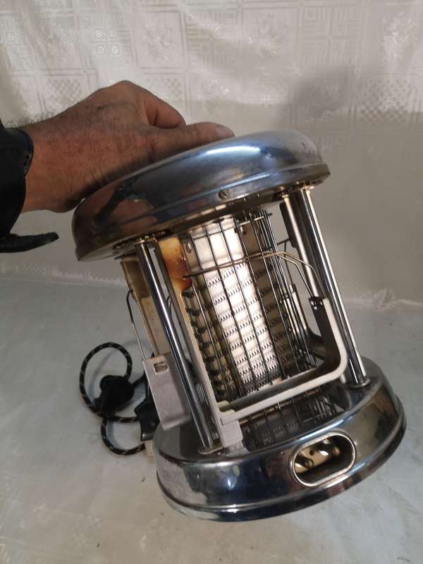 VINTAGE RETRO 4-SLICE ROTARY TOASTER - WORKING CONDITION