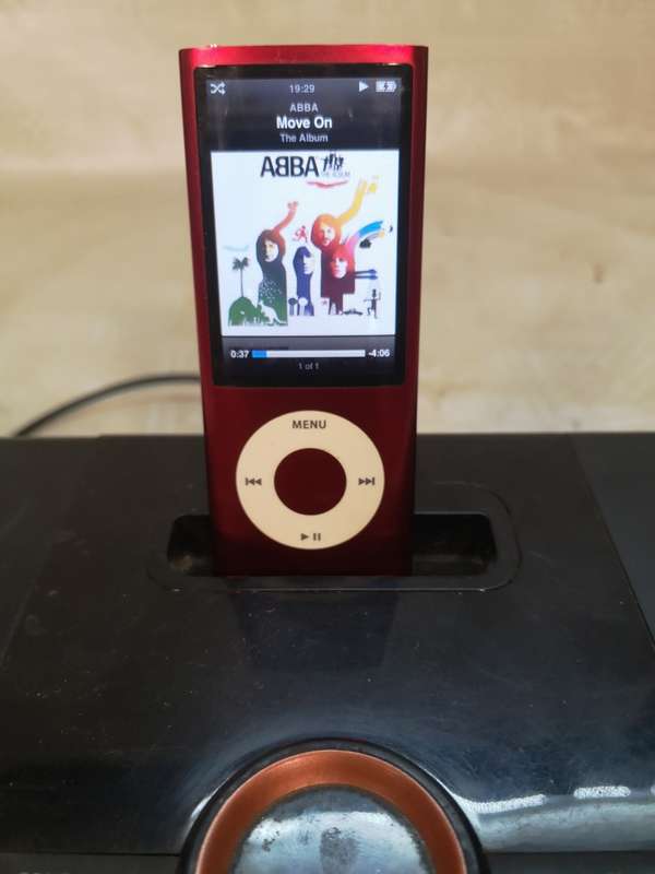 Luna SST XtremeMac alarm clock Docking Station With a Nano 5th Generation Ipod - 100% Working