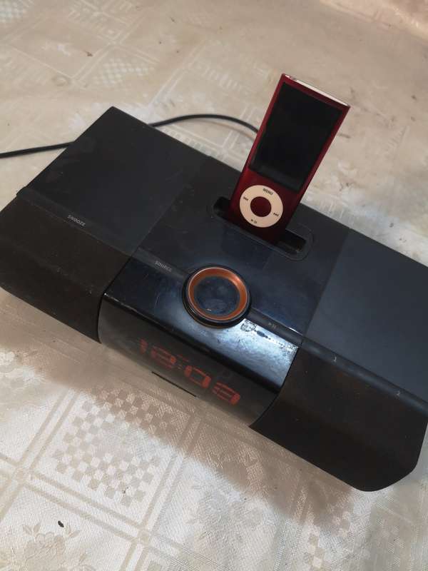 Luna SST XtremeMac alarm clock Docking Station With a Nano 5th Generation Ipod - 100% Working